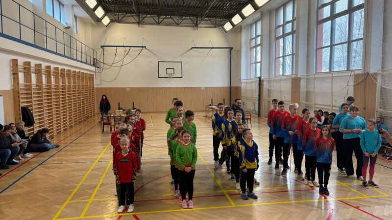 Uzlovací štafeta – soutěž dětí v Neplachovicích