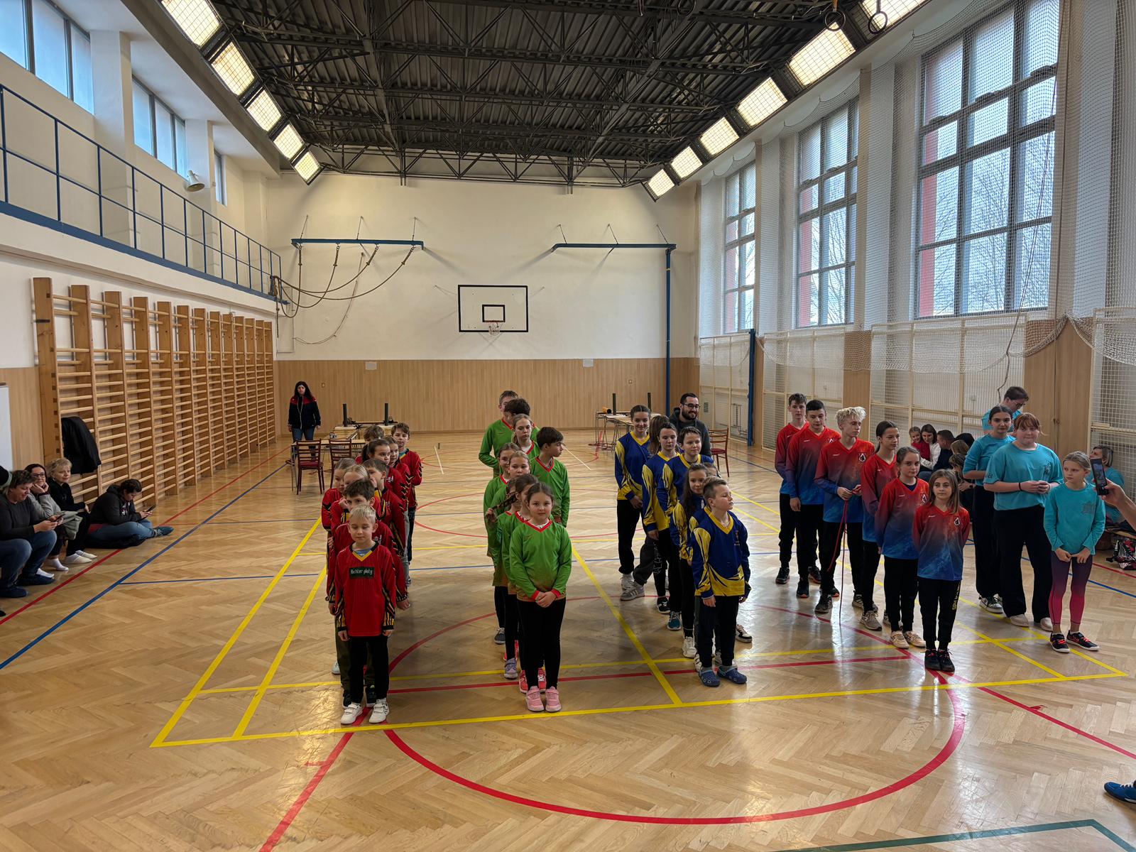 Uzlovací štafeta – soutěž dětí v Neplachovicích